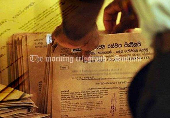 දිවයින පුරා තැපැල් ඡන්ද ගණන් කිරීම ඇරඹුණා